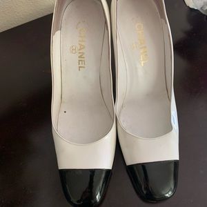 CHANEL vintage pair hard to fine. Size 8